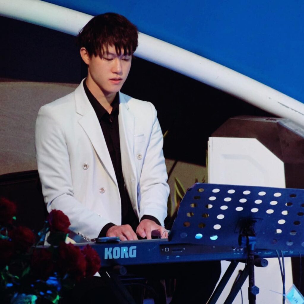 Cho thuê nhạc công Piano