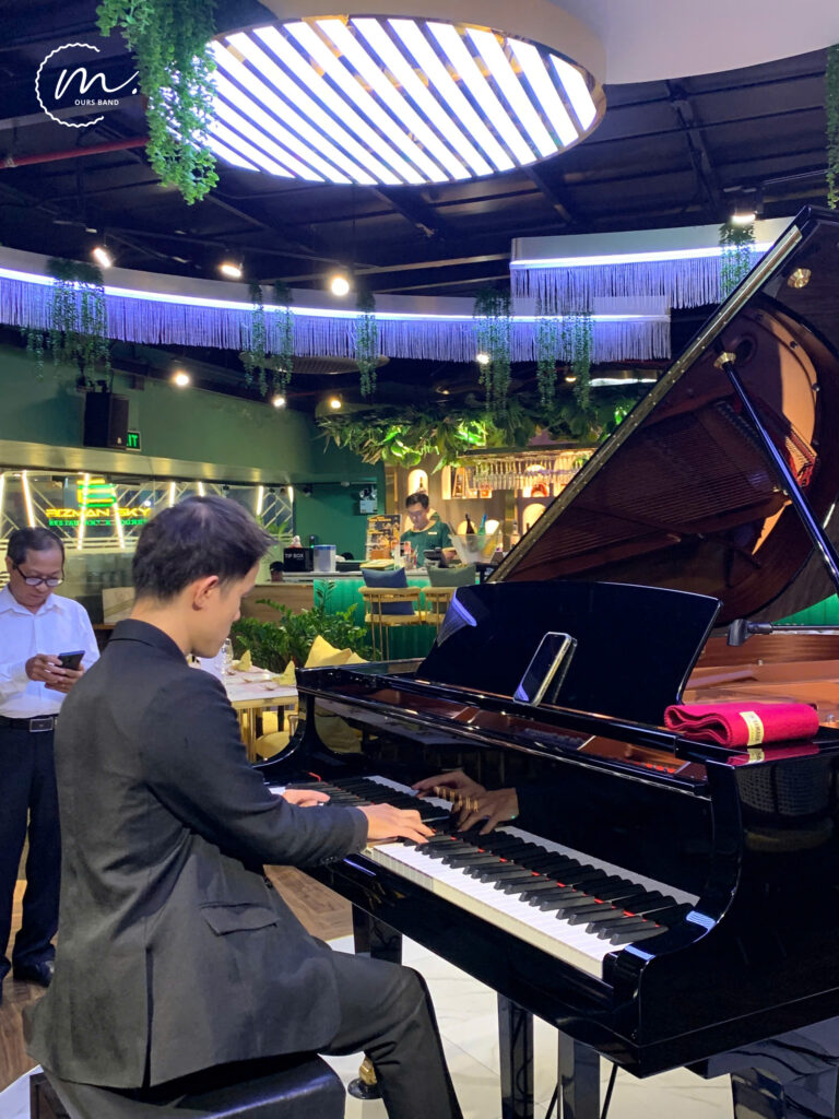 Ours Band tại Bizman Sky